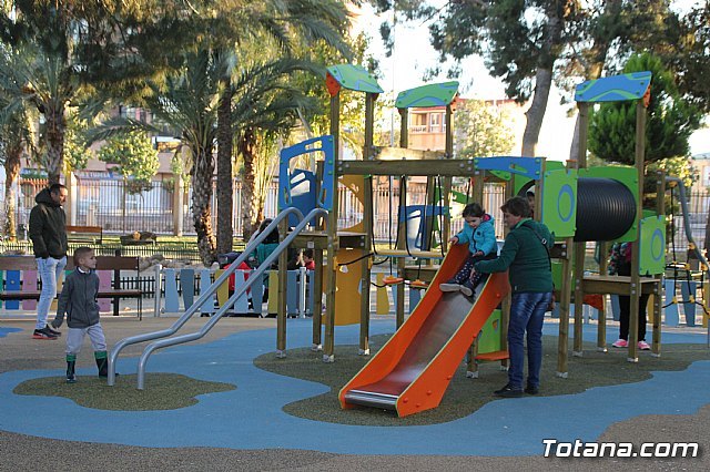 Abierta al público la nueva área de juegos infantiles del parque municipal Marcos Ortiz, Foto 1