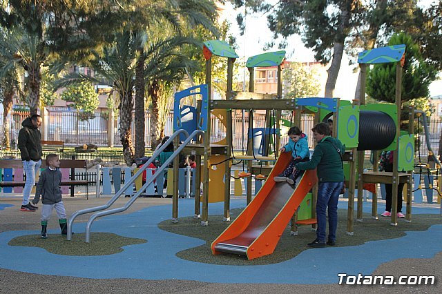 Abierta al público la nueva área de juegos infantiles del parque municipal Marcos Ortiz, Foto 1
