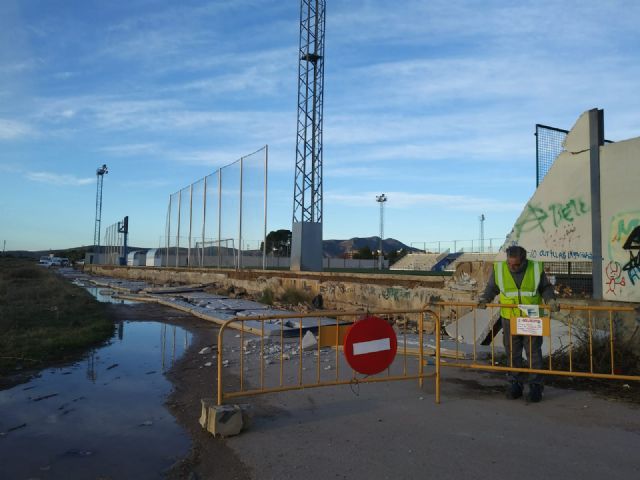El viento derriba 116 metros de muro del campo de fútbol Antonio Ibáñez - 4, Foto 4