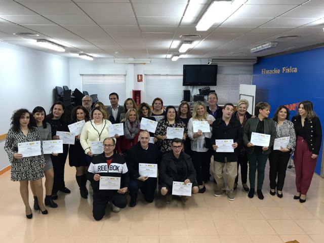 Una veintena de desempleados de la comarca del Mar Menor se especializan en el cuidado de personas dependientes - 1, Foto 1