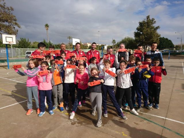 Los alumnos del Vicente Ros reciben por sorpresa la visita de los jugadores del Jimbee FS - 1, Foto 1