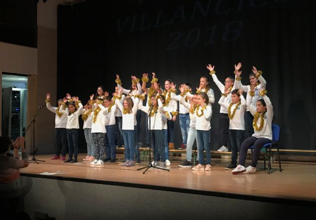 Casi 300 alumnos dan brillo a una nueva edición del festival escolar de villancicos - 1, Foto 1