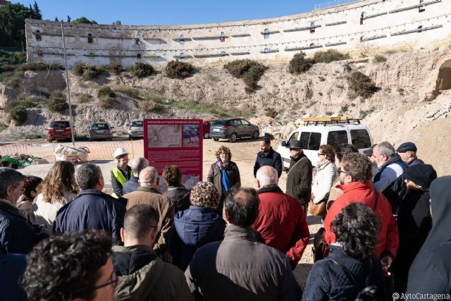 Las excavaciones del Anfiteatro Romano de Cartagena recibe sus primeros visitantes - 1, Foto 1