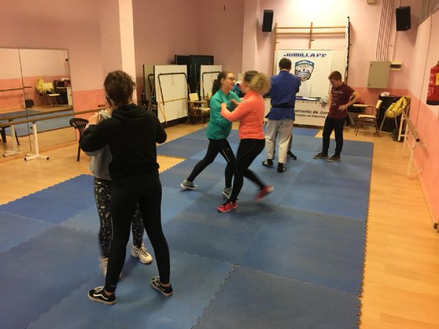 En marcha el curso de defensa personal de la Concejalía de Juventud - 2, Foto 2