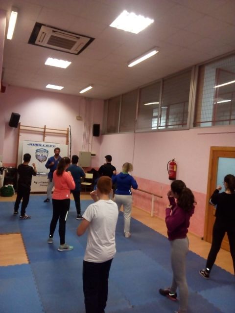 En marcha el curso de defensa personal de la Concejalía de Juventud - 4, Foto 4