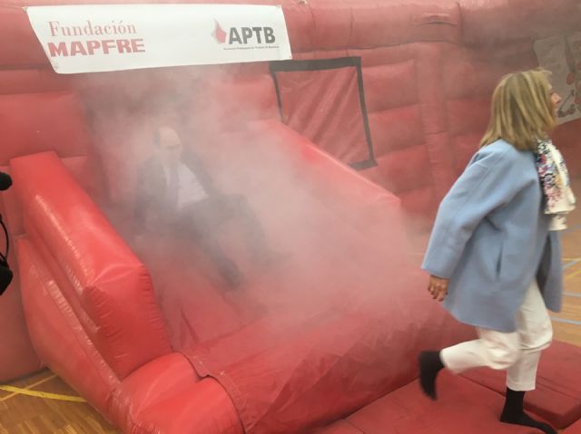 Cientos de niños pasan por un simulacro de fuego en un inmueble, en el Parque de la Prevención - 1, Foto 1