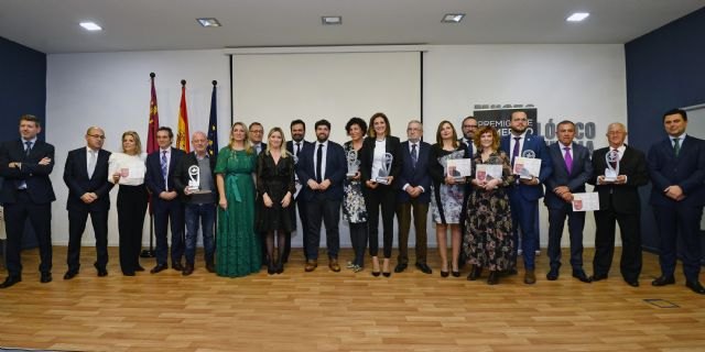 La Comunidad reconoce por primera vez la labor de los profesionales del comercio local de la Región - 1, Foto 1