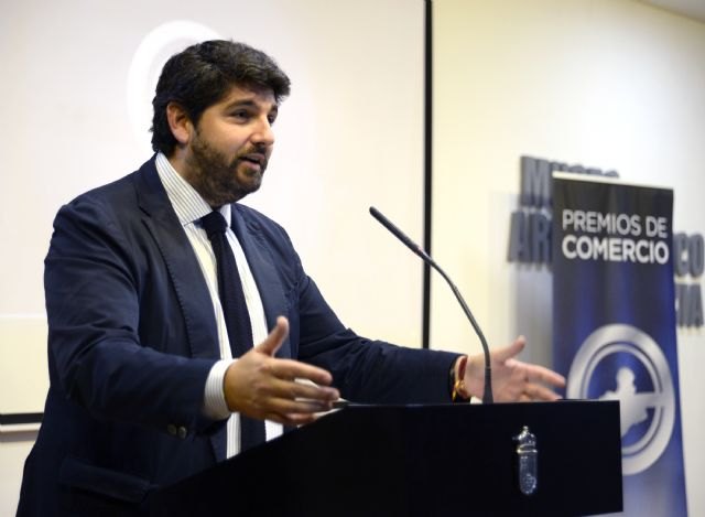 La Comunidad reconoce por primera vez la labor de los profesionales del comercio local de la Región - 2, Foto 2