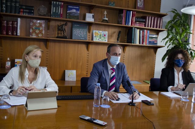 El Gobierno regional refuerza las áreas de sanidad y educación con la convocatoria de más de un millar de plazas de sanitarios y docentes - 1, Foto 1