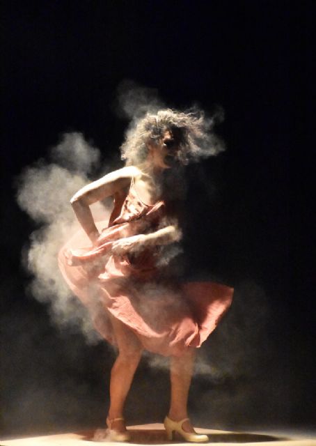 El poder y el valor de la mujer fueron representados en el Auditorio Municipal de Calasparra con la obra “GALERNA” - 1, Foto 1