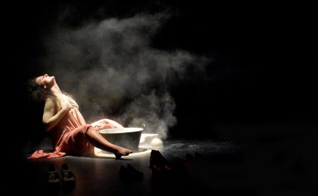 El poder y el valor de la mujer fueron representados en el Auditorio Municipal de Calasparra con la obra “GALERNA” - 4, Foto 4