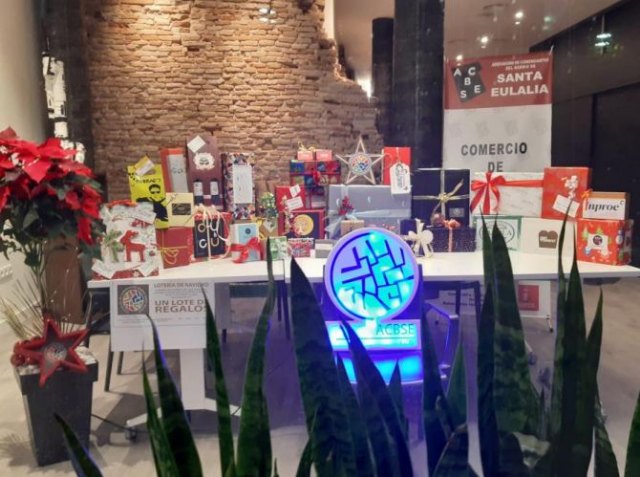 La Asociación de Comerciantes del Barrio de Santa Eulalia premia la fidelidad a sus clientes - 1, Foto 1