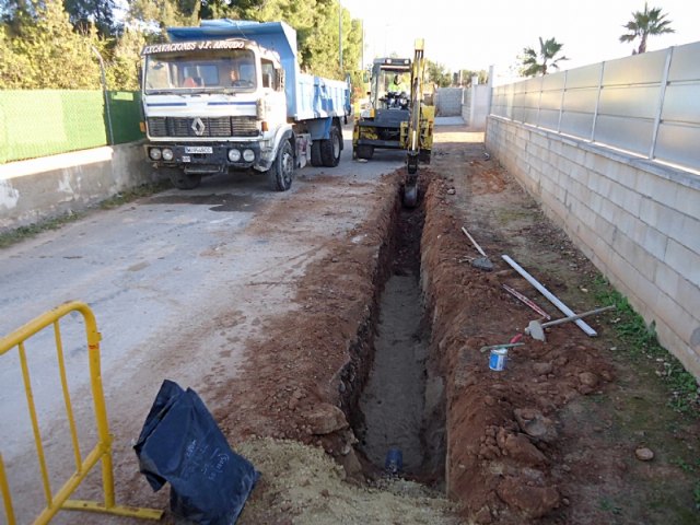 Comienzan las obras de renovación de la tubería de distribución de agua potable en el Camino del Polideportivo - 1, Foto 1
