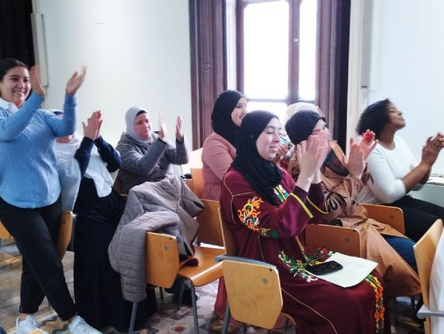 La Universidad Popular de Lorca clausura el Curso de Dependientas en Comercio y Franquicias del Programa SARA financiado por el Instituto de la Mujer - 2, Foto 2