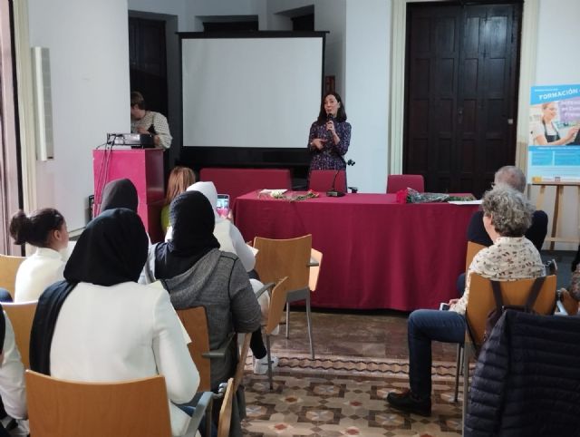 La Universidad Popular de Lorca clausura el Curso de Dependientas en Comercio y Franquicias del Programa SARA financiado por el Instituto de la Mujer - 3, Foto 3
