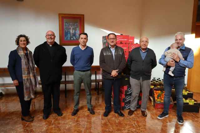 Grupo Durán realiza una entrega solidaria de alimentos a Cáritas Mazarrón y Puerto de Mazarrón, Foto 1