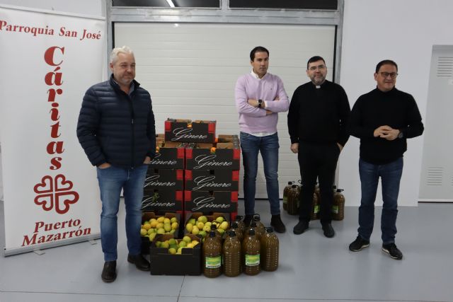Grupo Durán realiza una entrega solidaria de alimentos a Cáritas Mazarrón y Puerto de Mazarrón, Foto 2