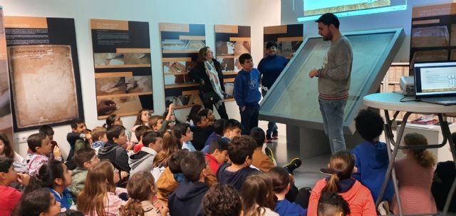 Recepción en el Ayuntamiento de Torre Pacheco a los alumnos de 5º de Educación Primaria del colegio Ntra. Sra. del Rosario - 1, Foto 1