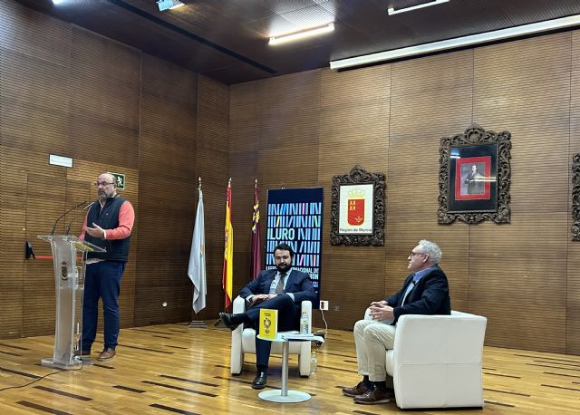 Jordi Sierra i Fabra, galardonado con el I Trofeo ILURO por su trayectoria en la literatura - 3, Foto 3