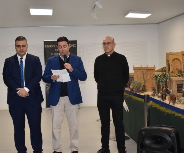 El belén municipal de pinzas vuelve a convertirse en el corazón de la Navidad torre&ntilde;a - 3, Foto 3