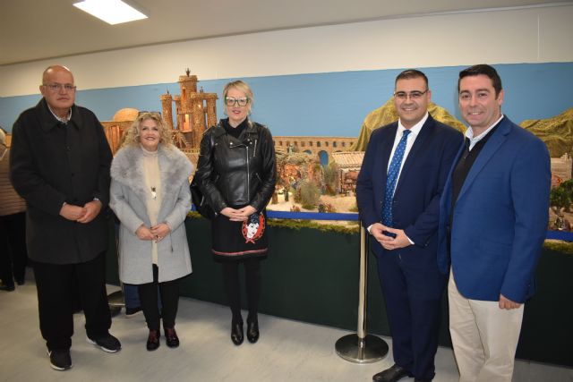 El belén municipal de pinzas vuelve a convertirse en el corazón de la Navidad torre&ntilde;a - 4, Foto 4