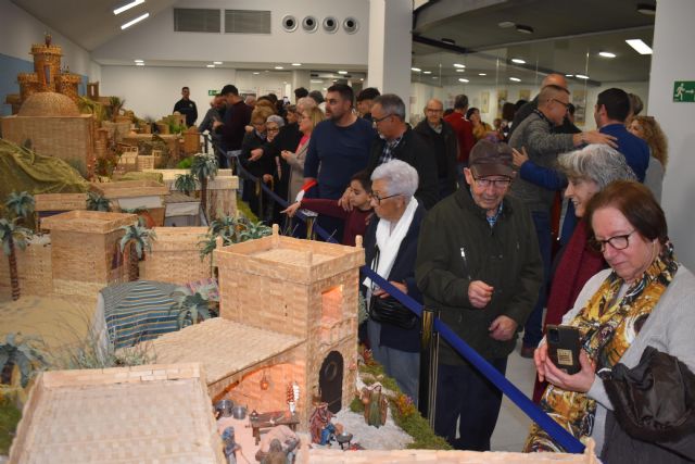 El belén municipal de pinzas vuelve a convertirse en el corazón de la Navidad torre&ntilde;a - 5, Foto 5