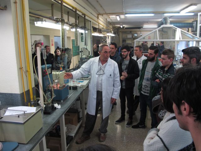 Más de 250 estudiantes comprueban la calidad y resistencia de los materiales usados en las carreteras de la red regional - 1, Foto 1