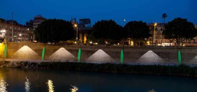 Cambiemos Murcia denuncia que la iluminación ornamental del río contradice los compromisos de lucha contra el cambio climático - 1, Foto 1