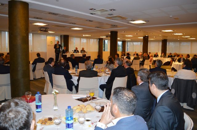 José María Albarracín analiza con los empresarios familiares los retos económicos de la Región de Murcia en materia tributaria, de simplificación administrativa o de infraestructuras - 1, Foto 1