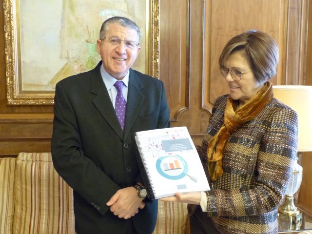 El Consejo Escolar entrega su Informe Bienal sobre el sistema educativo en la Región de Murcia. 2012-2014 - 1, Foto 1
