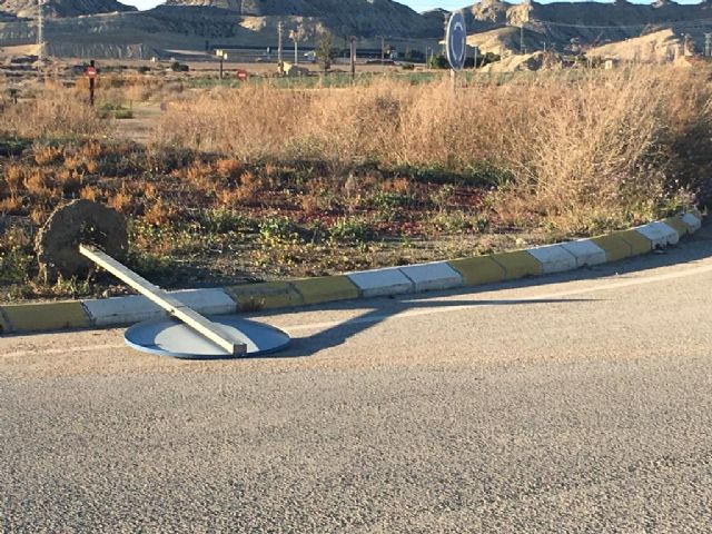Diego José Mateos vuelve a reclamar la construcción de un paso seguro desde el cruce del Déficit hasta las naves del Paso Encarnado - 2, Foto 2