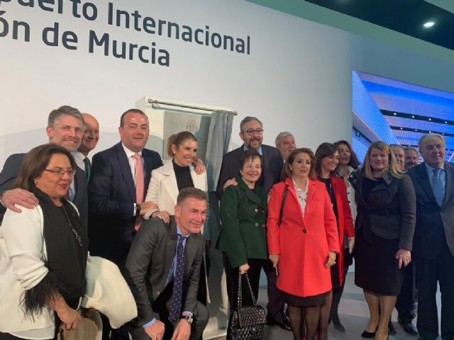 Víctor Martínez: Con la apertura del aeropuerto, la Región es más competitiva y atractiva para el resto del mundo - 1, Foto 1