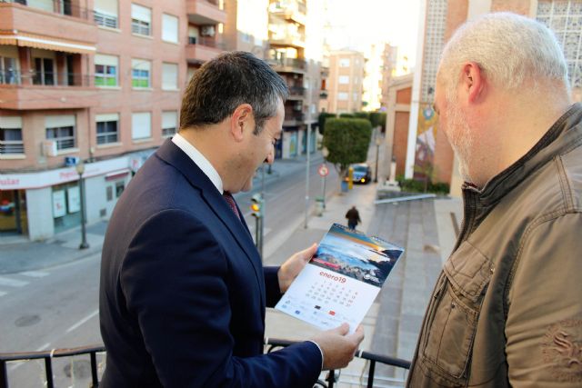 La Sociedad Geográfica de la Región de Murcia entrega al alcalde el calendario para 2019 elaborado con bellos paisajes de la geografía regional - 4, Foto 4