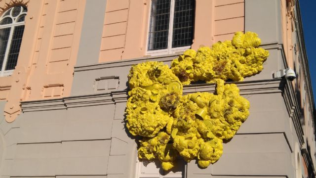 HUERMUR denuncia ante Cultura la estridente y distorsionante instalación colocada en la fachada del Teatro Romea de Murcia, monumento BIC - 3, Foto 3