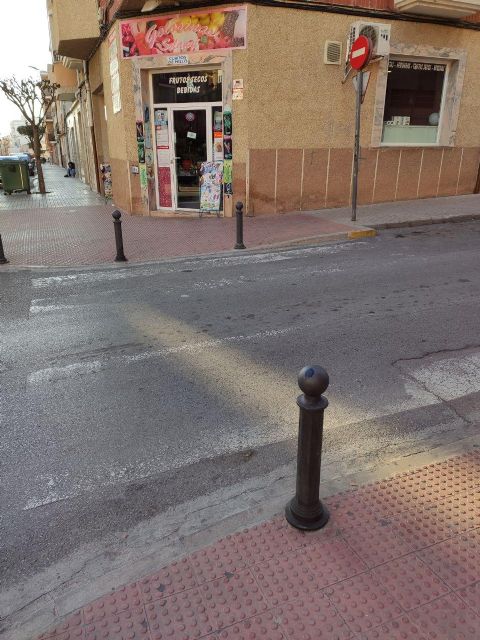 IU Verde denunciael pésimo estado de mantenimiento de los pasos de cebra de Yecla - 2, Foto 2