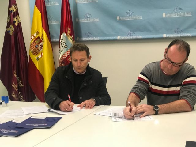El Ayuntamiento y la Asociación Agrupación Musical de Rondalla Ntra. Sra. del Rosario firman un convenio de colaboración - 1, Foto 1