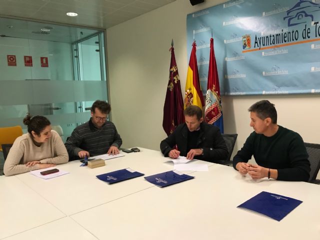 El Ayuntamiento firma convenio de colaboración con la Asociación Grupo de Coros y Danzas Virgen del Rosario. - 4, Foto 4
