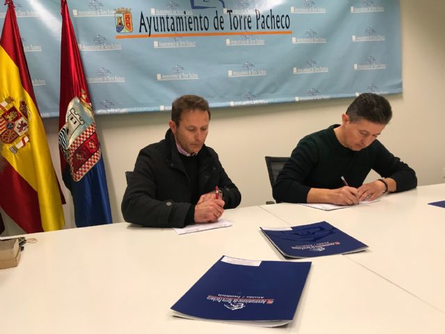 El Ayuntamiento firma convenio de colaboración con la Asociación Grupo de Coros y Danzas Virgen del Rosario. - 5, Foto 5