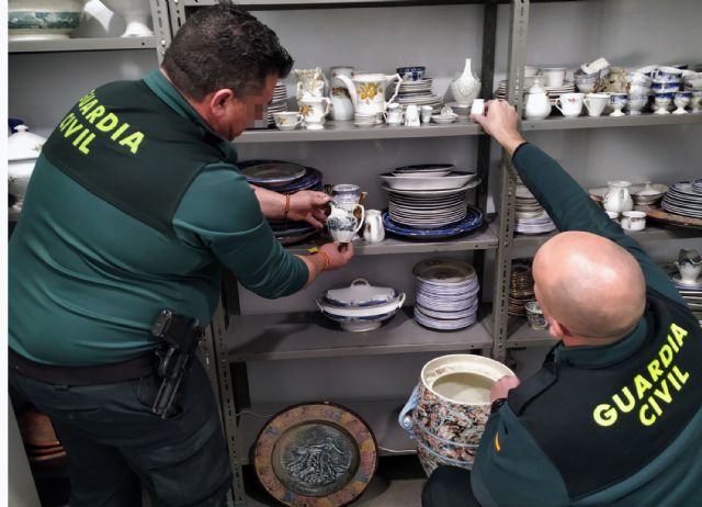 La Guardia Civil detiene a dos experimentados delincuentes por el robo de cerca de 400 piezas de porcelana de los siglos XVIII y XIX - 3, Foto 3