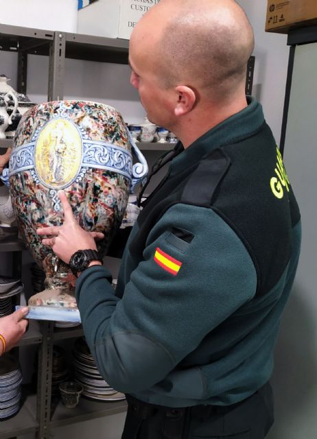 La Guardia Civil detiene a dos experimentados delincuentes por el robo de cerca de 400 piezas de porcelana de los siglos XVIII y XIX - 4, Foto 4