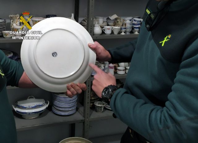 La Guardia Civil detiene a dos experimentados delincuentes por el robo de cerca de 400 piezas de porcelana de los siglos XVIII y XIX - 5, Foto 5