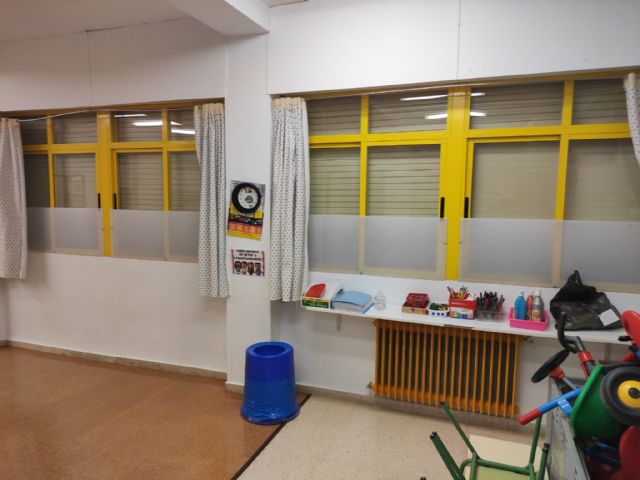 El Ayuntamiento instala paneles en las ventanas de los centros educativos para proteger del fro a los alumnos, Foto 6