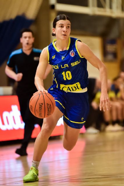 Carmen Grande refuerza el exterior del Hozono Global Jairis - 1, Foto 1