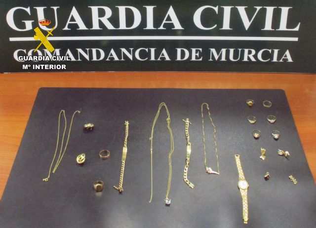 La Guardia Civil desmantela en San Javier un grupo delictivo dedicado a la sustracción de joyas - 4, Foto 4