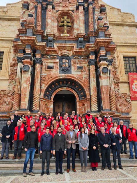 Presentan los chalecos oficiales de los voluntarios del Año Jubilar - 1, Foto 1