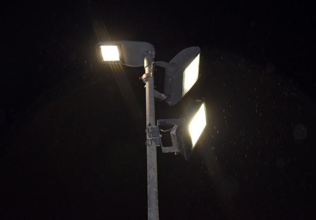 La zona de acceso del polideportivo municipal estrena iluminación LED de alta eficiencia - 1, Foto 1