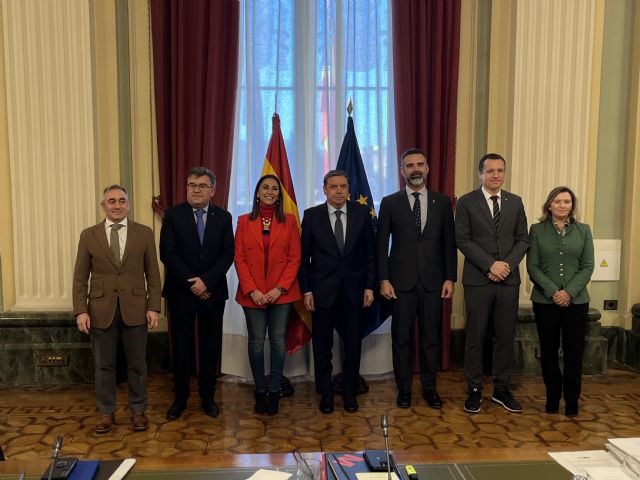 El Gobierno regional reclama al Ministerio que se empiece a trabajar para cambiar el reglamento de la pesca de arrastre del Mediterráneo - 2, Foto 2