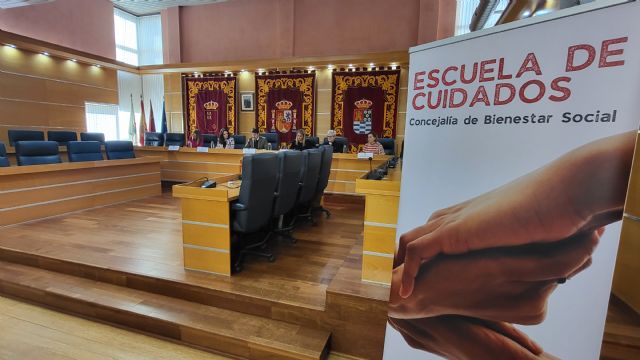 El Gobierno local pone en marcha el proyecto comunitario Escuela de Cuidados para dar respuesta a las necesidades de apoyo que tienen los familiares que cuidan de personas dependientes - 1, Foto 1