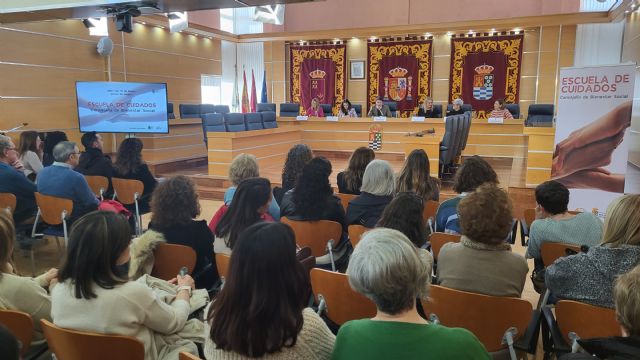 El Gobierno local pone en marcha el proyecto comunitario Escuela de Cuidados para dar respuesta a las necesidades de apoyo que tienen los familiares que cuidan de personas dependientes - 3, Foto 3