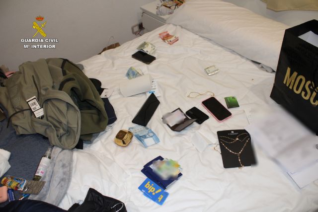 La Guardia Civil desarticula un grupo criminal especializado en hurtos de productos de alta gama en comercios - 2, Foto 2